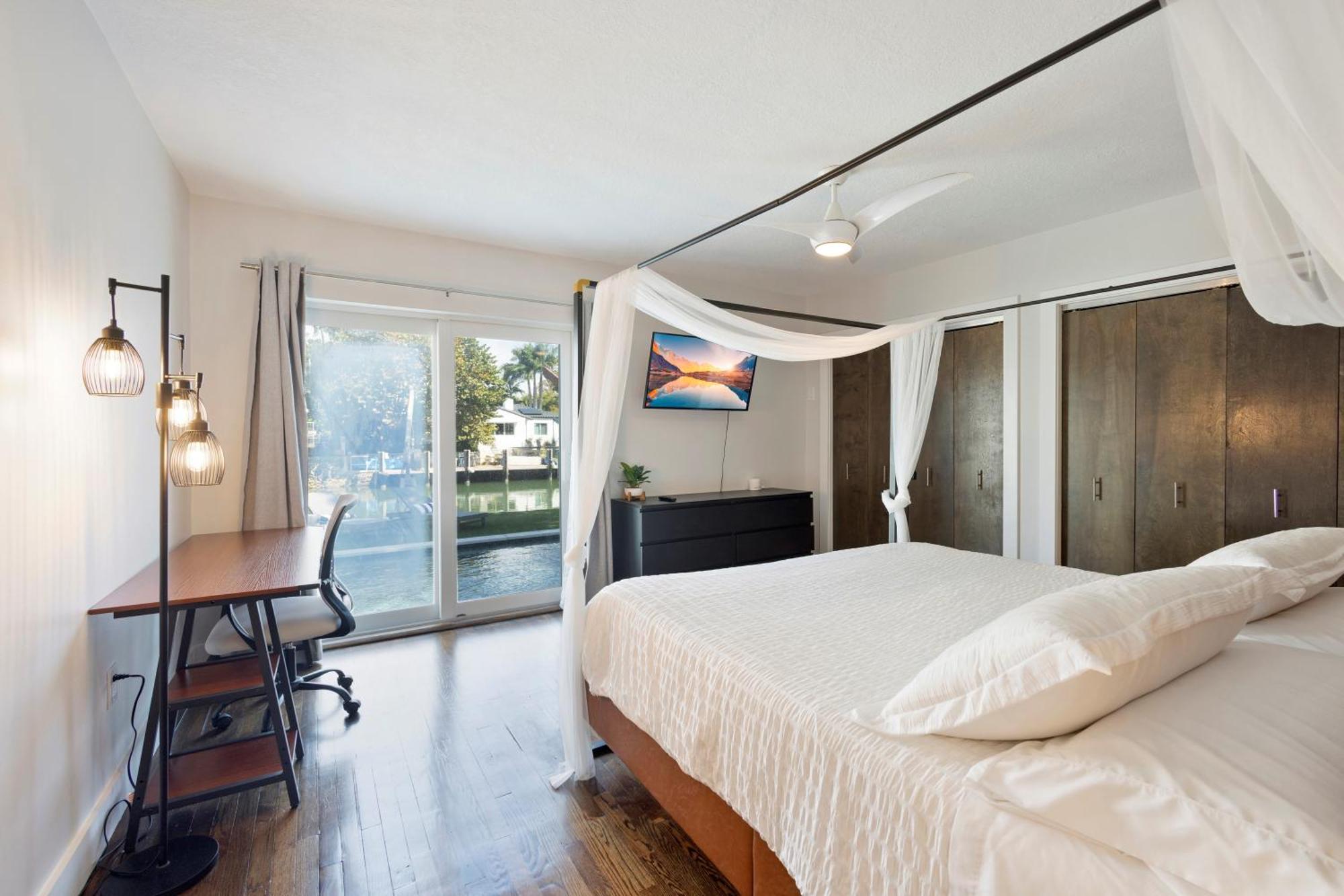 Holiday home Waterfront - Kayak & Paddleboards - Firepit - Pool